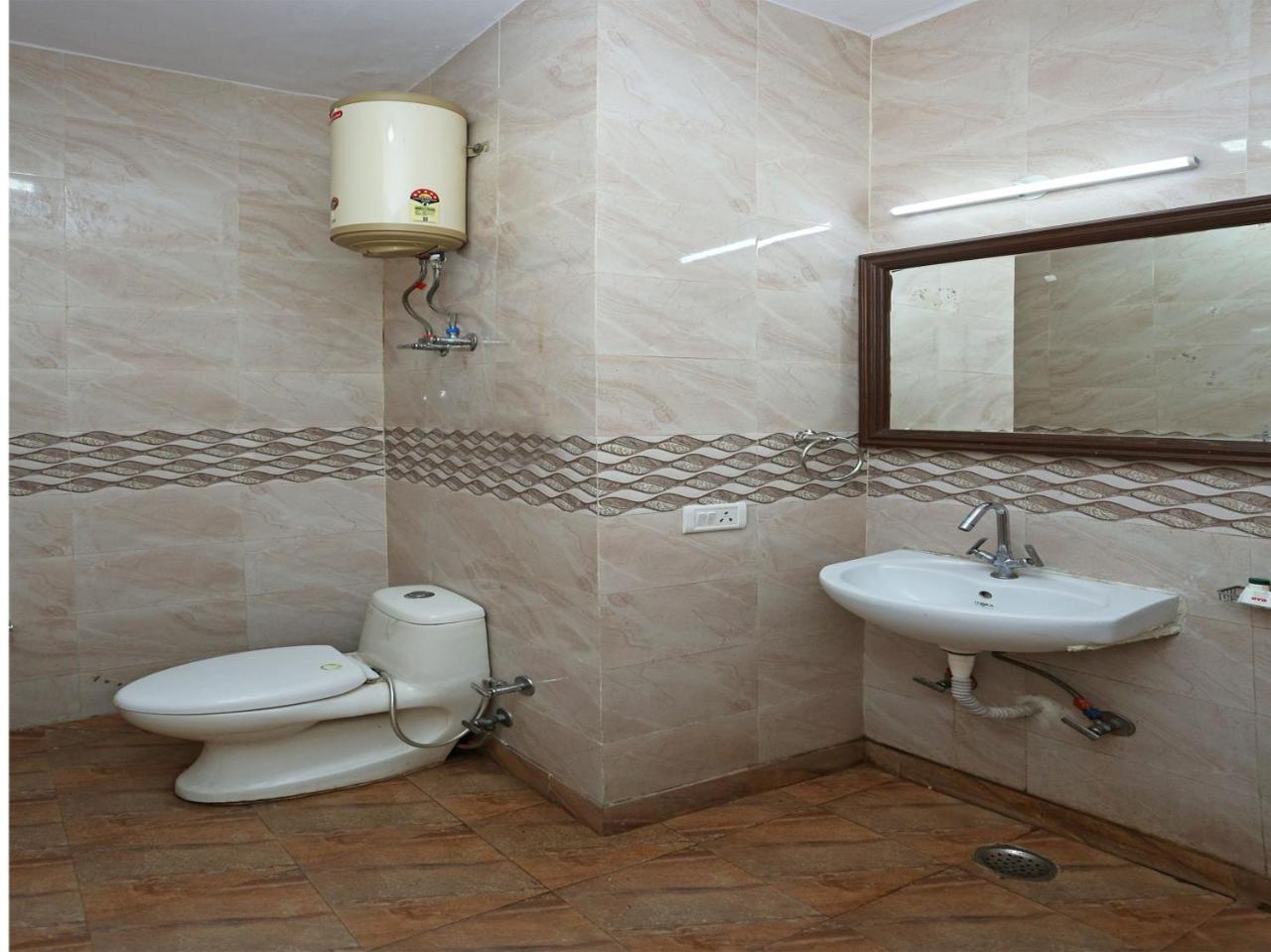 Oyo 472 Hotel Sareen New Delhi Ngoại thất bức ảnh