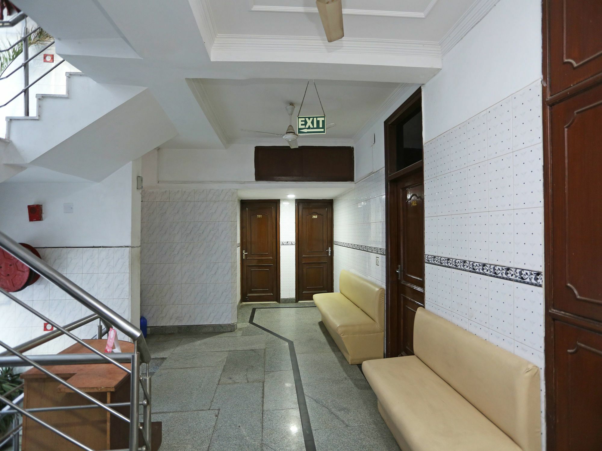 Oyo 472 Hotel Sareen New Delhi Ngoại thất bức ảnh