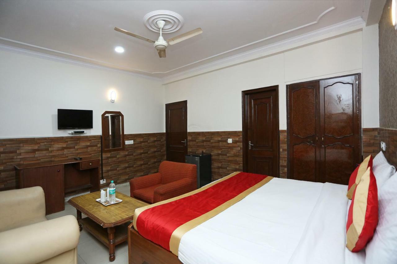 Oyo 472 Hotel Sareen New Delhi Ngoại thất bức ảnh